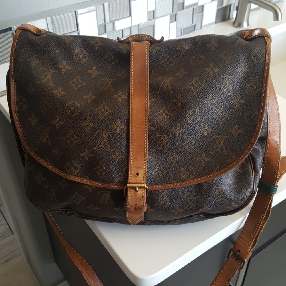 Authentic Louis Vuitton samur 35